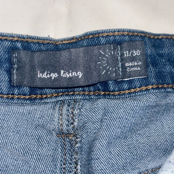 Jean Shorts Women’s Summer Wear Size 11/30 - Picture 3 of 6